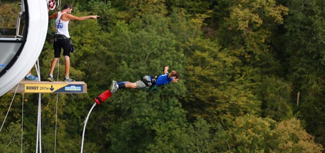 bungee jumping Activity - Delmos World